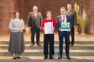 (v. l.) Staatsministerin Michaela Kaniber, BBV-Präsident Walter Heidl, Anna Prey, Martin Prey, VLM-Vorsitzender Harald Schäfer