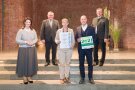 (v. l.) Staatsministerin Michaela Kaniber, BBV-Präsident Walter Heidl, Johanna Wittmann, Johannes Wittmann, VLM-Vorsitzender Harald Schäfer